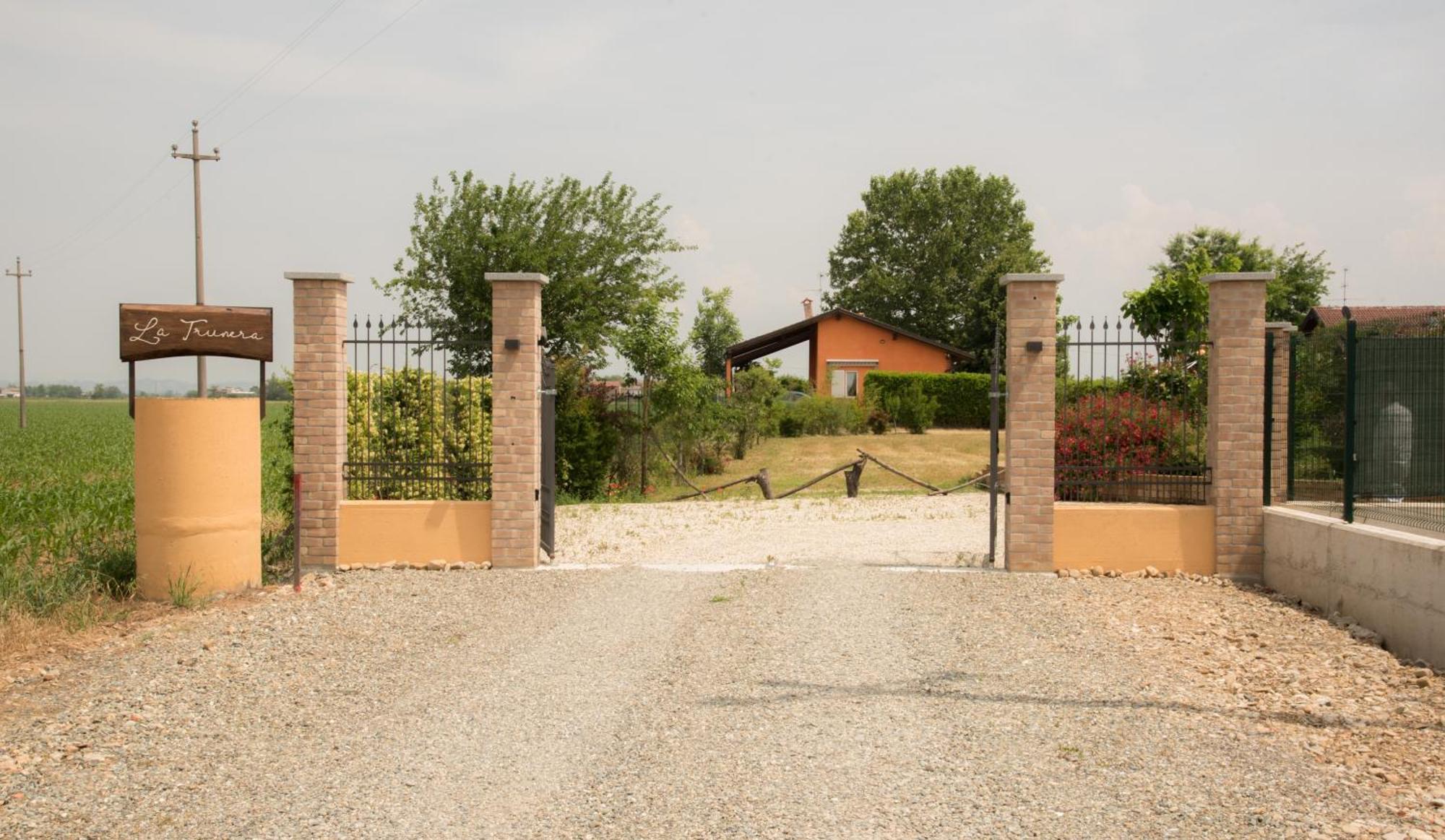 La Trunera Guest House Alessandria Bagian luar foto